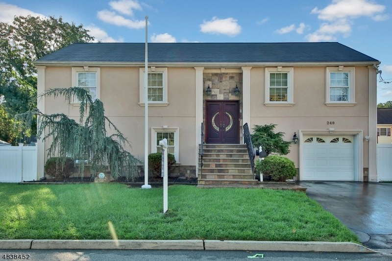 249 Woodcliff Ave, Little Falls, NJ 07424 - photo 1