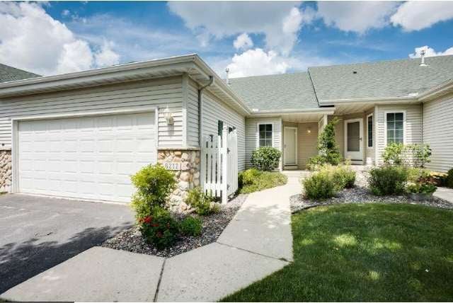 Beautiful townhouse with all living on one level.