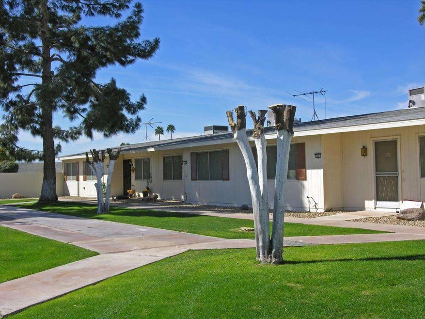 10877 W Santa fe Dr, Sun City, AZ 85351 - photo 1