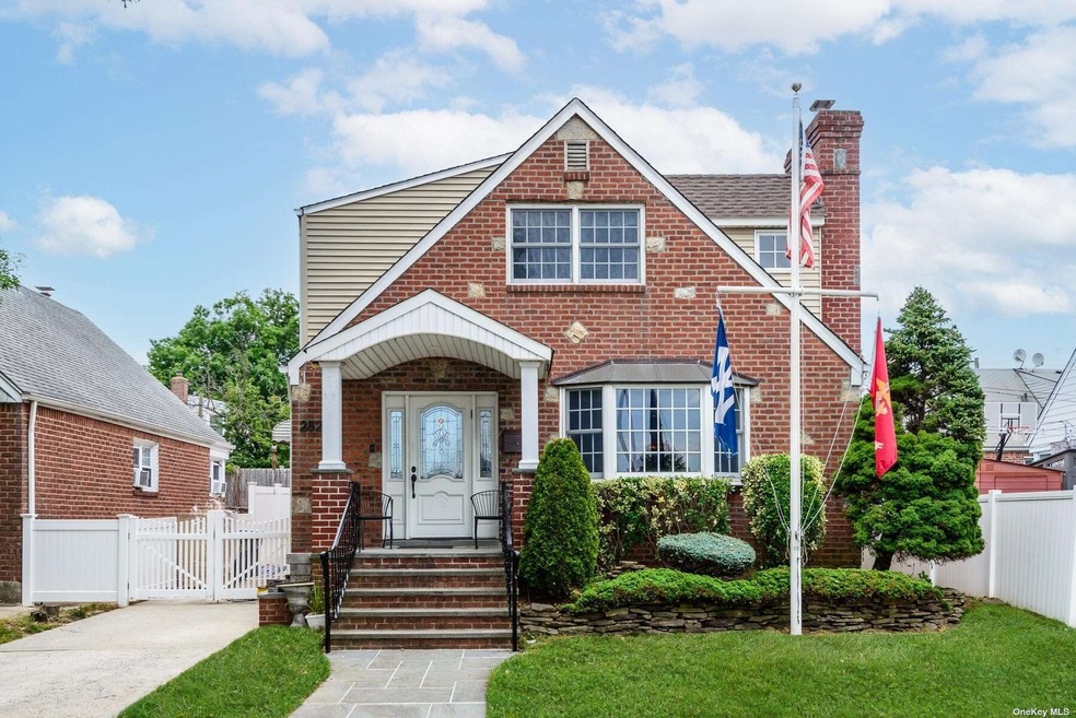 252-23 82nd Dr, Jamaica, NY 11426 - photo 1