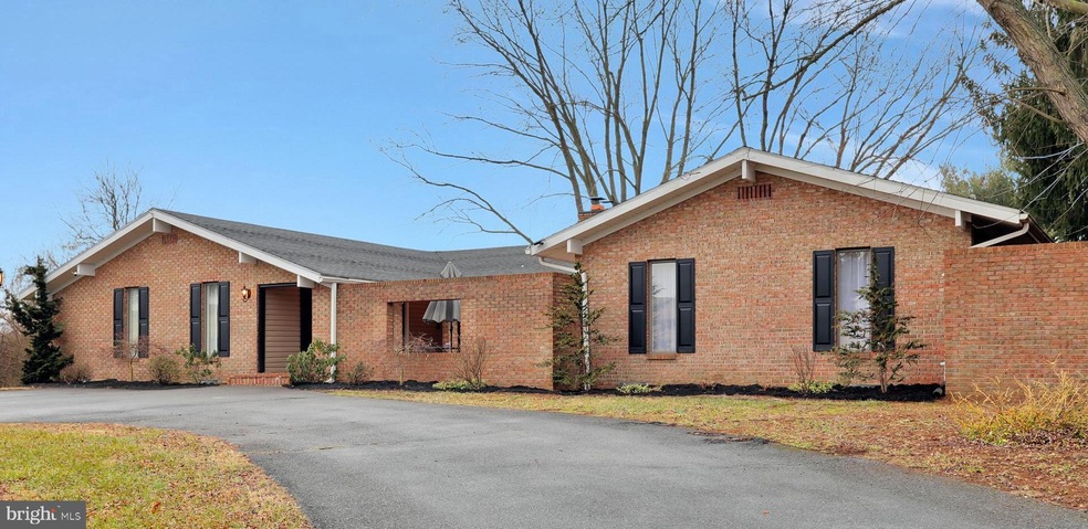 66 Twin Lakes Cir, Martinsburg, WV 25405 - photo 1