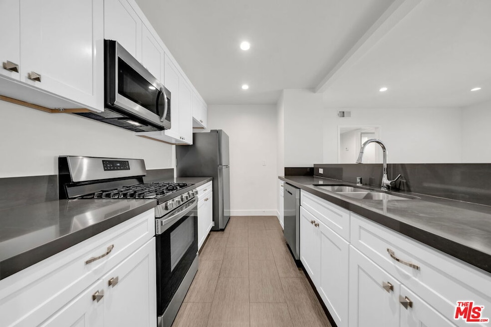 7453 Haskell Ave unit 7, Van Nuys, CA 91406 - photo 1