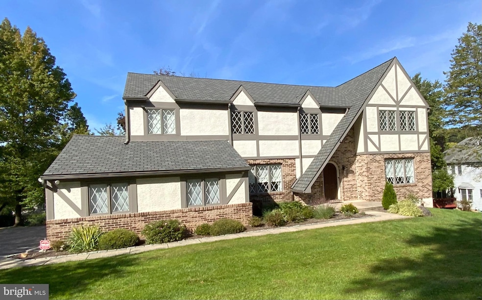 813 Northwinds Dr, Bryn Mawr, PA 19010 - photo 1