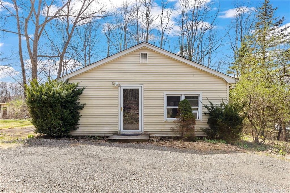 22 Bel Air Dr, Rhinebeck, NY 12572 - photo 1