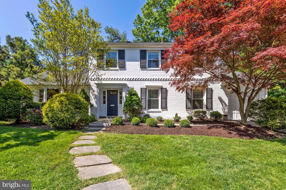 8814 Stonehaven Ct, Potomac, MD 20854 - photo 1