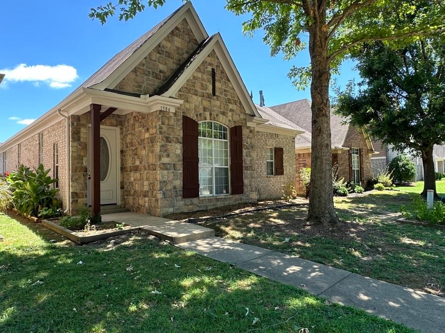 View of front of house featuring a front yard