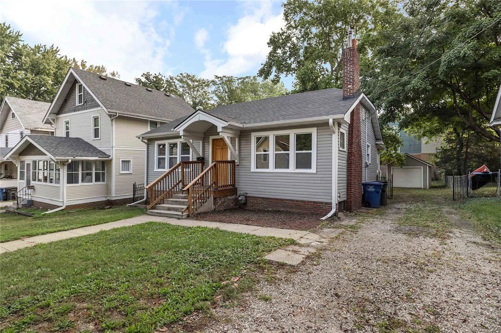 1423 33rd St, Des Moines, IA 50311 - photo 1