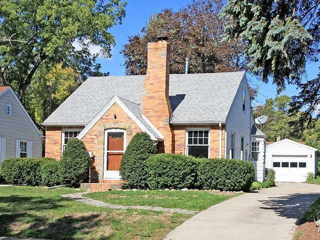 545 N Dexter Dr, Lansing, MI 48910 - photo 1