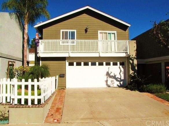 Great curb appeal and long driveway.  Upper deck o