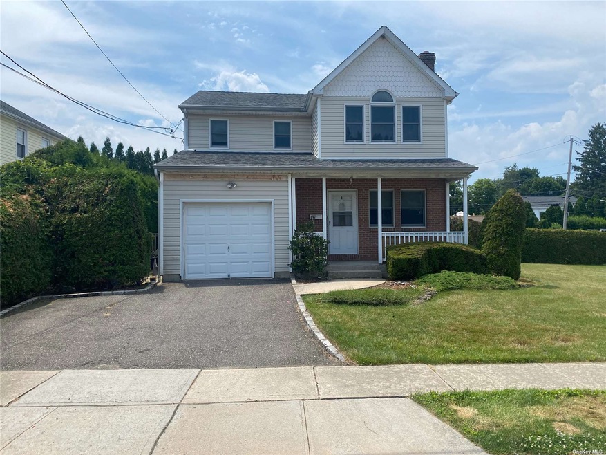 19 Raymond St, Glen Cove, NY 11542 - photo 1