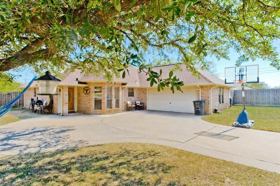 503 Preston Ct, Cleburne, TX 76033 - photo 1