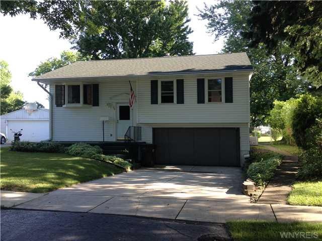 28 Jesella Dr W, North Tonawanda, NY 14120 - photo 1