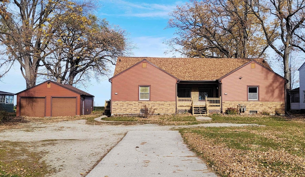 2453 E Shore Dr, Green Bay, WI 54302 - photo 1