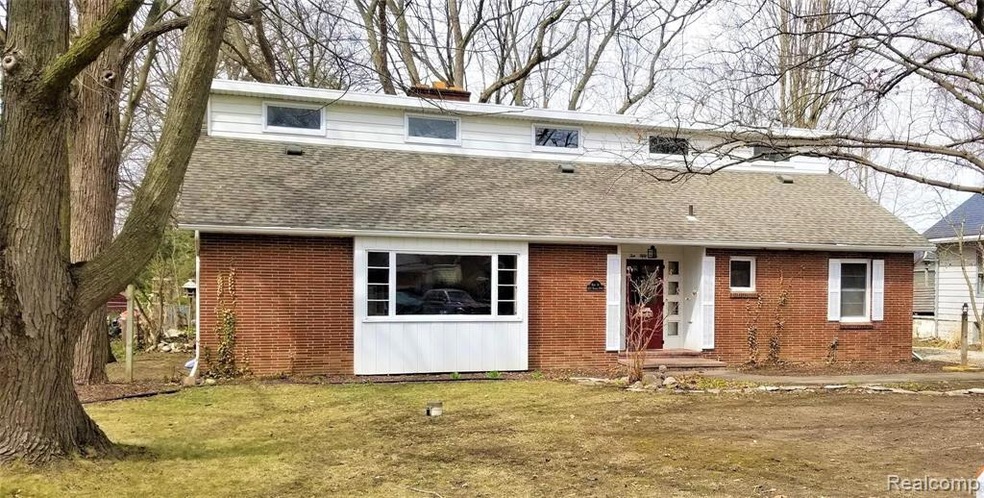 1056 Ronald St, Flint, MI 48507 - photo 1