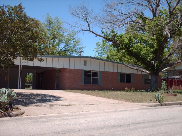 1012 Avenue A, Fredericksburg, TX 78624 - photo 1