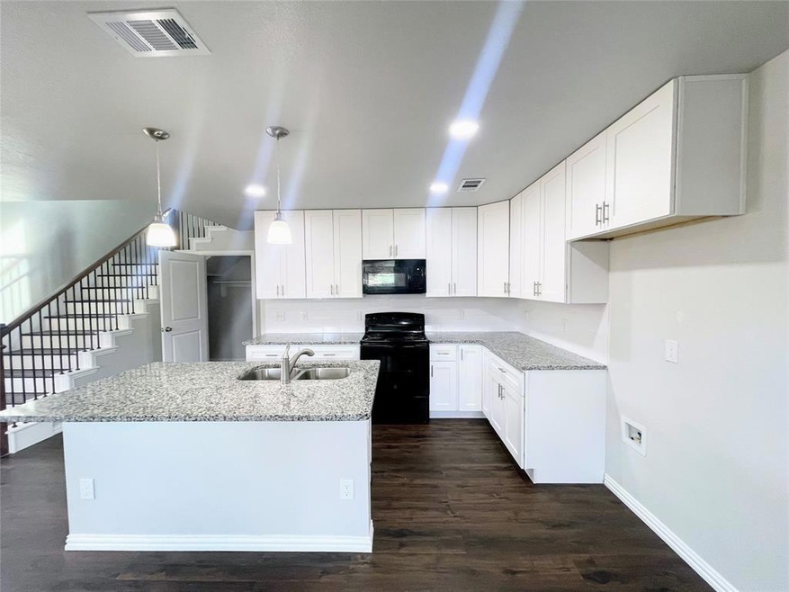 602 Sabine Ave unit B, Cleburne, TX 76031 - photo 1