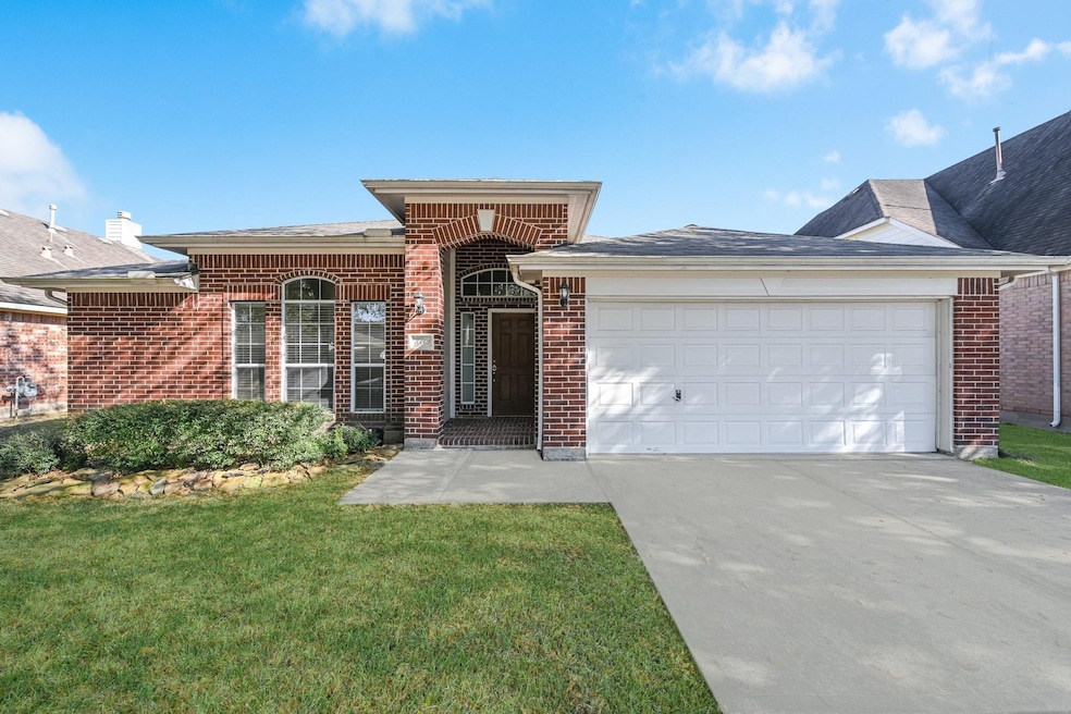10002 Forest Spring Ln, Pearland, TX 77584 - photo 1