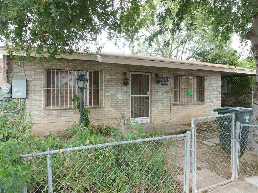 208 E Lyon St, Laredo, TX 78040 - photo 1