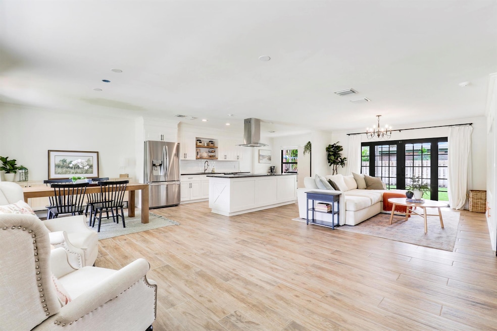 902 Oak Cir, Jupiter, FL 33458 - photo 1