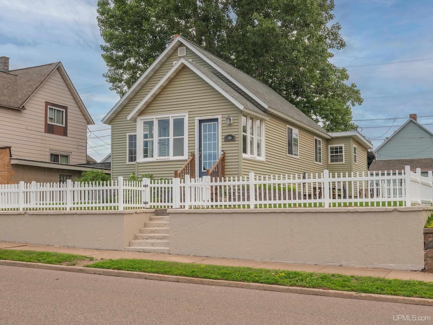 1106 N 2nd St, Ishpeming, MI 49849 - photo 1