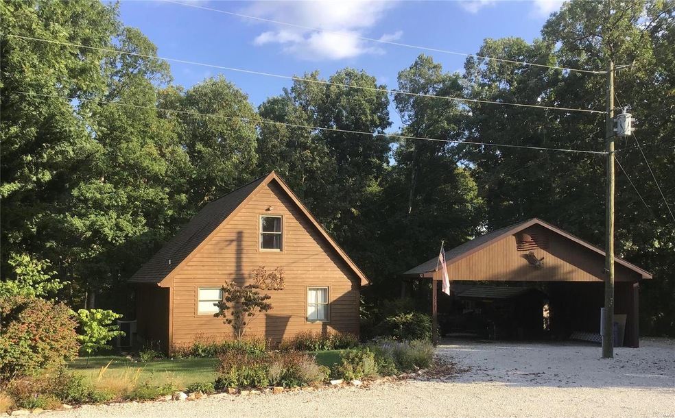 Cabin With Large Covered Parking