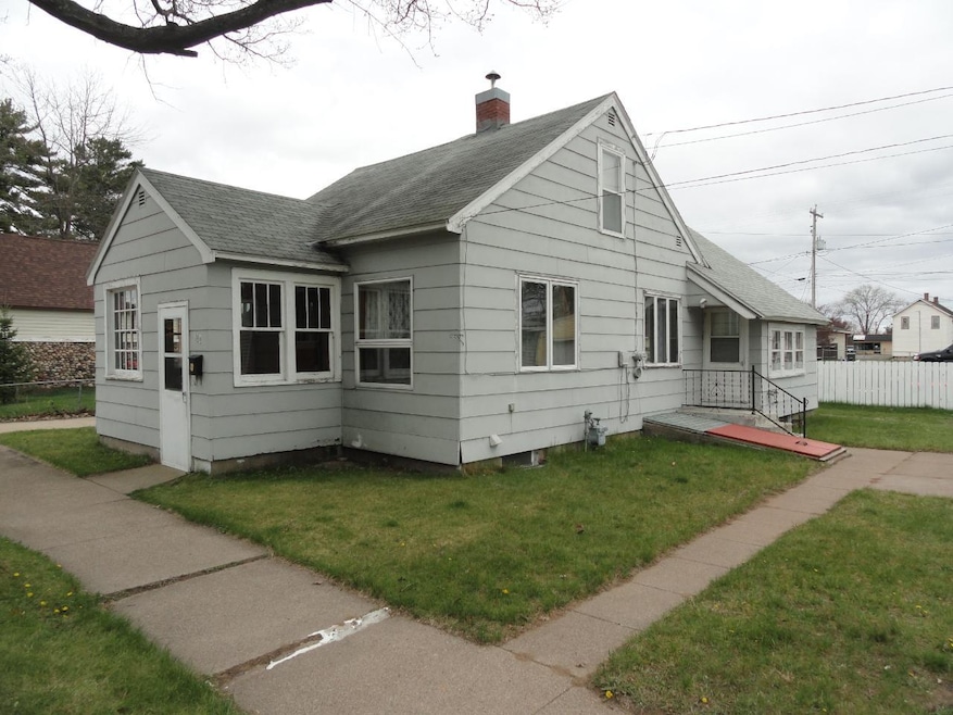 422 N 3rd St, Tomahawk, WI 54487 - photo 1