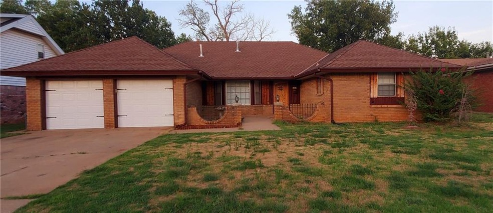 7132 N Comanche Ave, Warr Acres, OK 73132 - photo 1