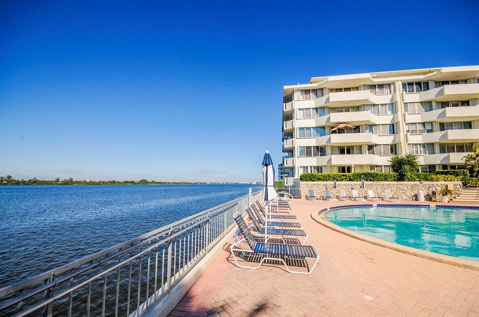 01 Pool and Intracoastal