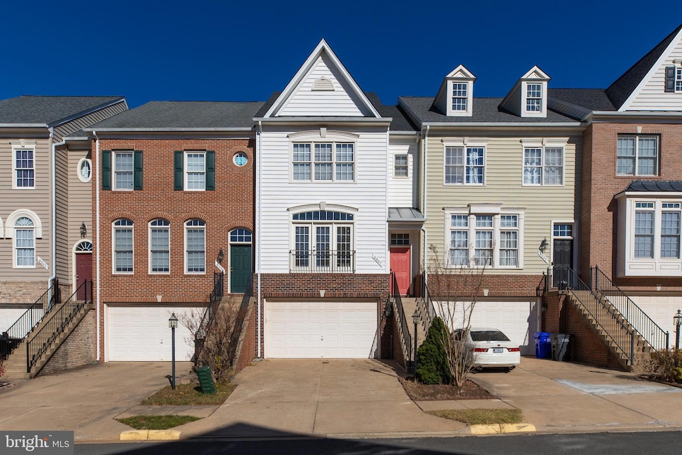 6907 Stanwick Square, Gainesville, VA 20155 - photo 1