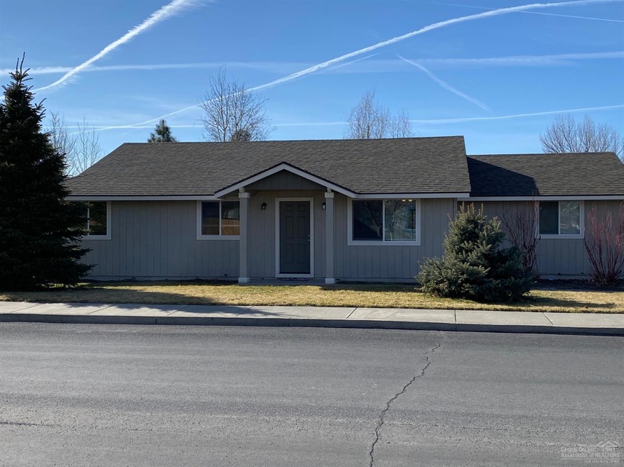 3116 SW Quartz Ave, Redmond, OR 97756 - photo 1