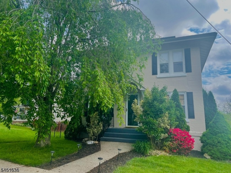 572 Tuttle St, Phillipsburg, NJ 08865 - photo 1