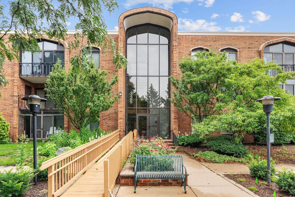 325 S Yellowstone Dr unit 320, Madison, WI 53705 - photo 1