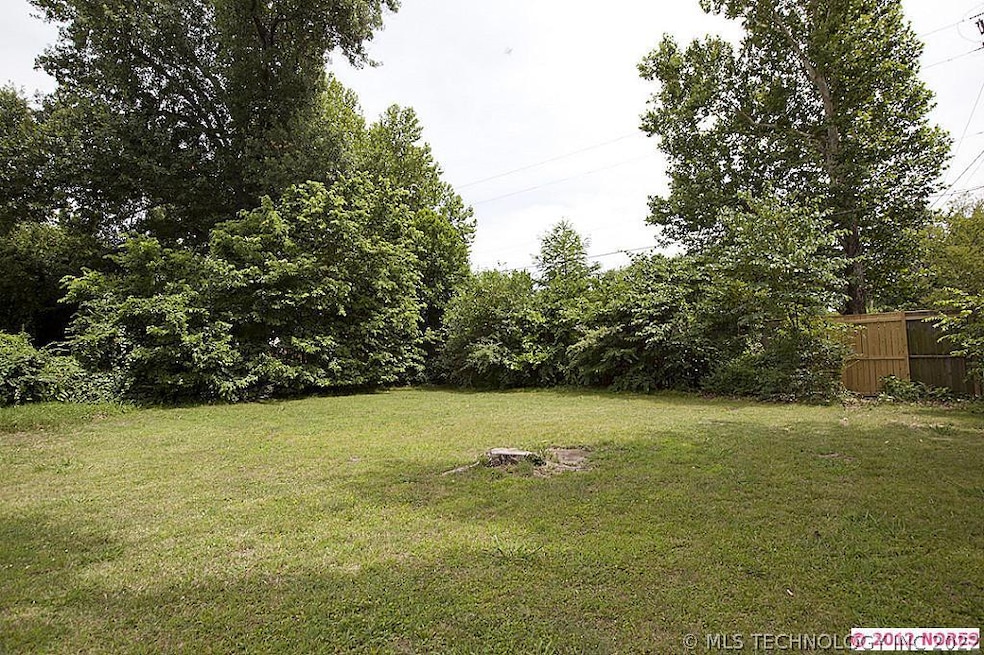 Lot close to Utica Square