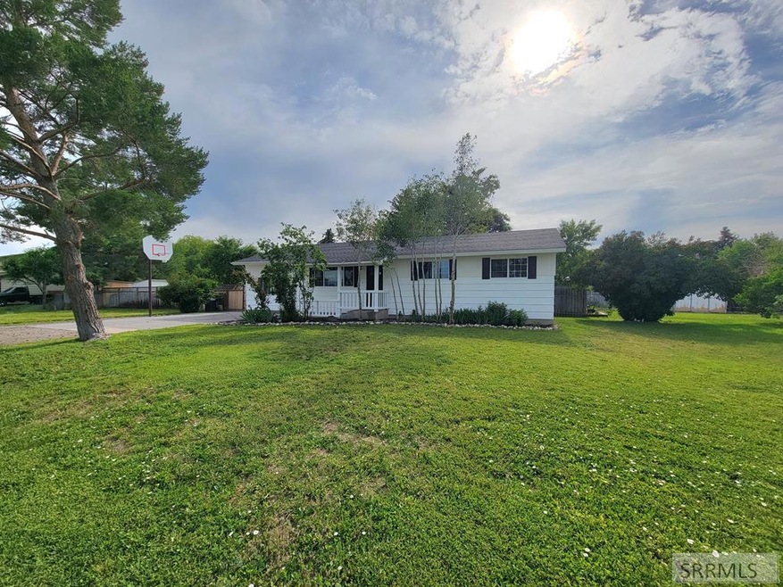 194 N 680 W, Blackfoot, ID 83221 - photo 1