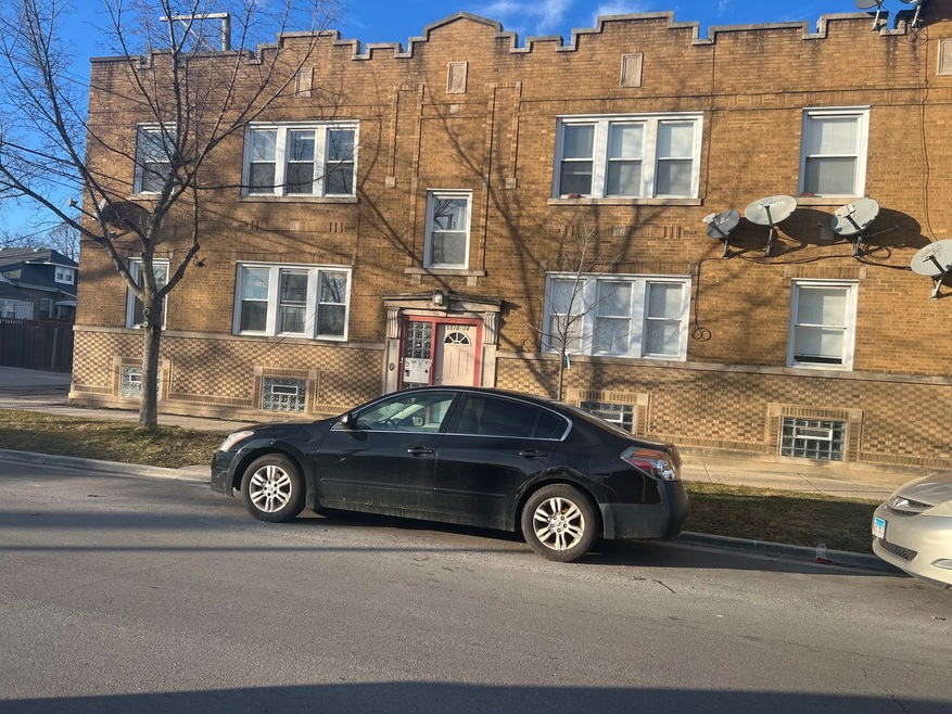 5510 W Barry Ave unit 2, Chicago, IL 60641 - photo 1