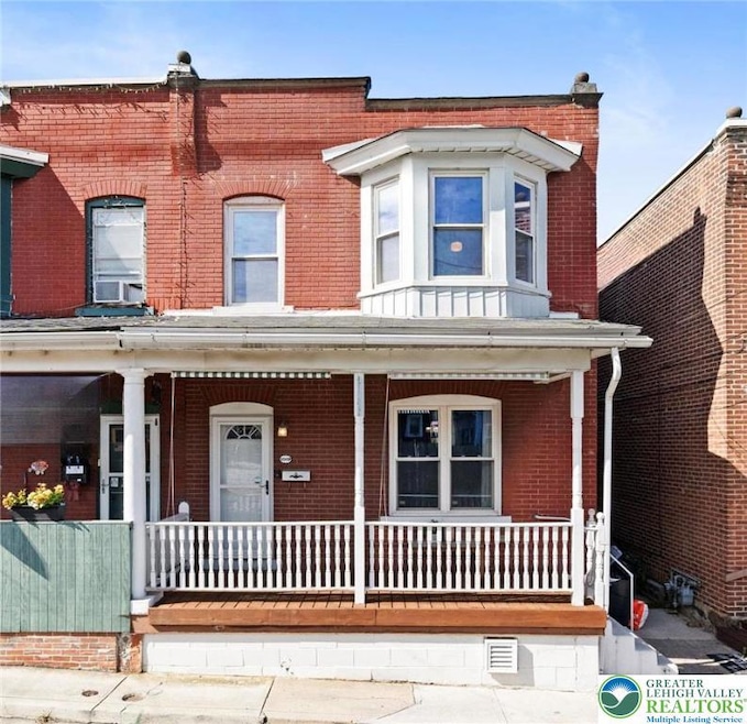 1009 Pawnee St, Fountain Hill, PA 18015 - photo 1