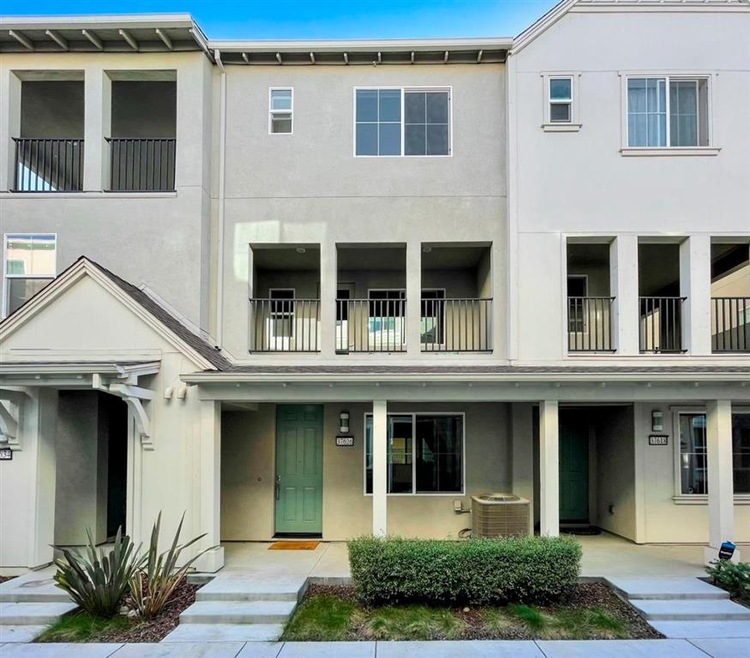 Sold $950,000 • Co-Listing Agent