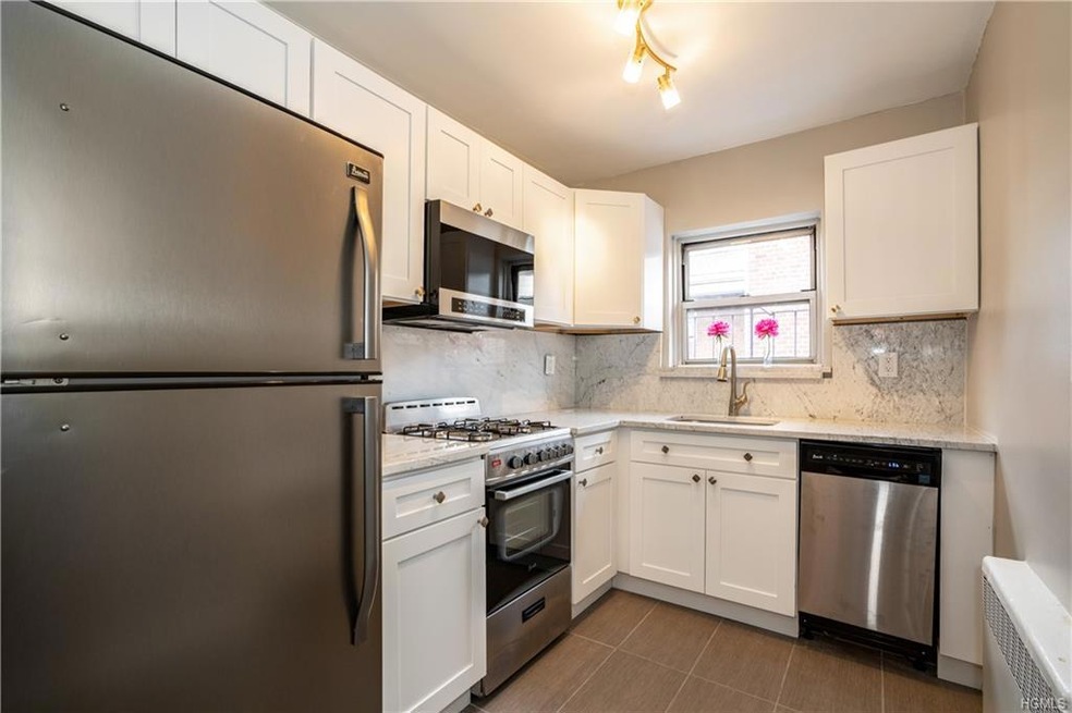 1825 Palmer Ave unit 3B, Larchmont, NY 10538 - photo 1