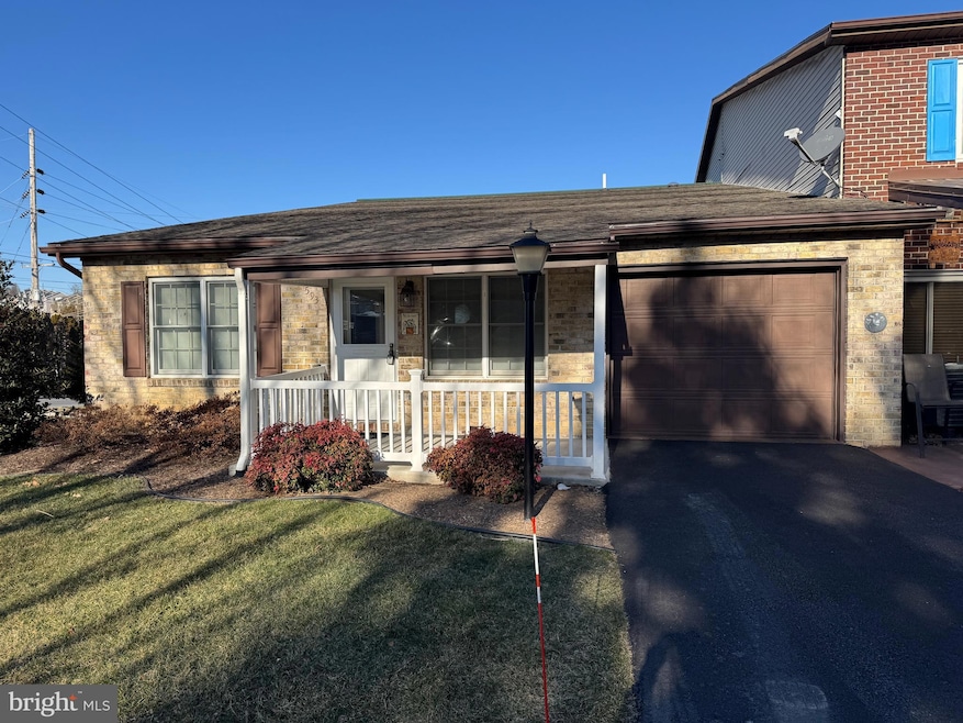 593 W 3rd St, Waynesboro, PA 17268 - photo 1