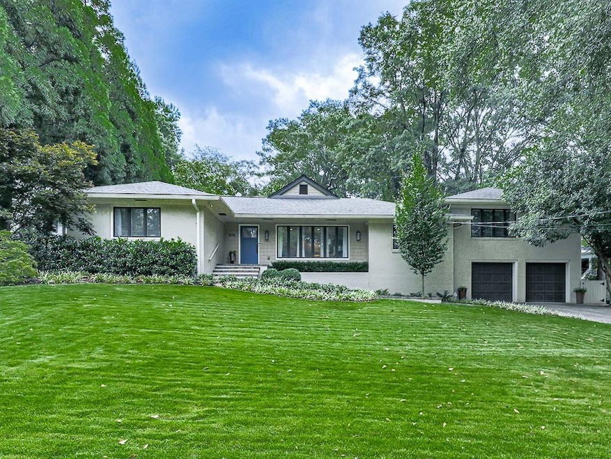 Sold $1,305,000 • Co-Listing Agent