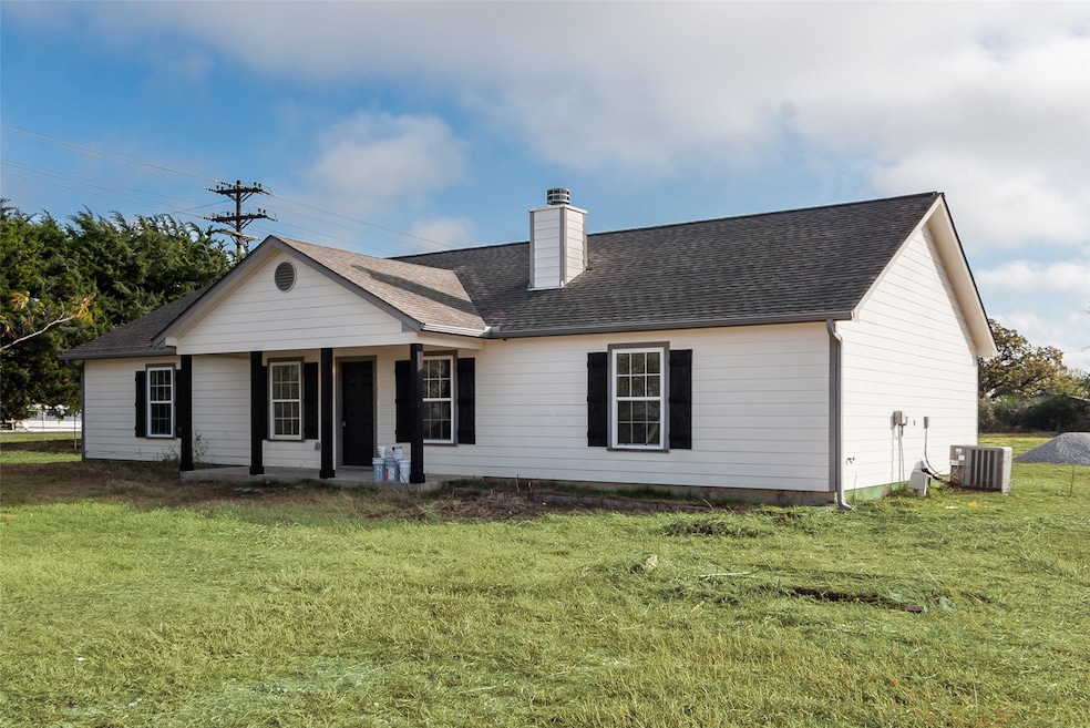 5828 Thousand Oaks Dr, Joshua, TX 76058 - photo 1