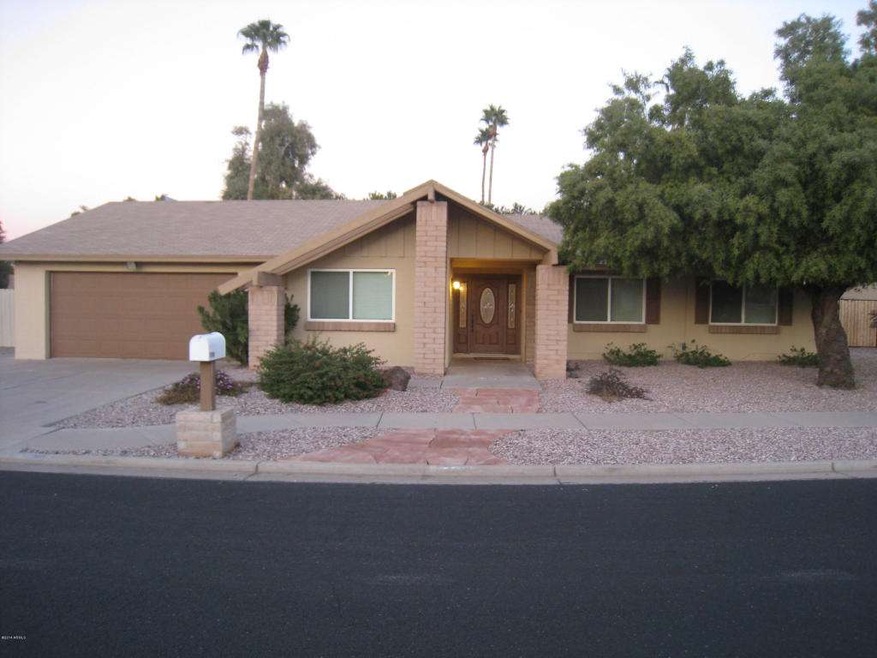 FRONT OF HOUSE