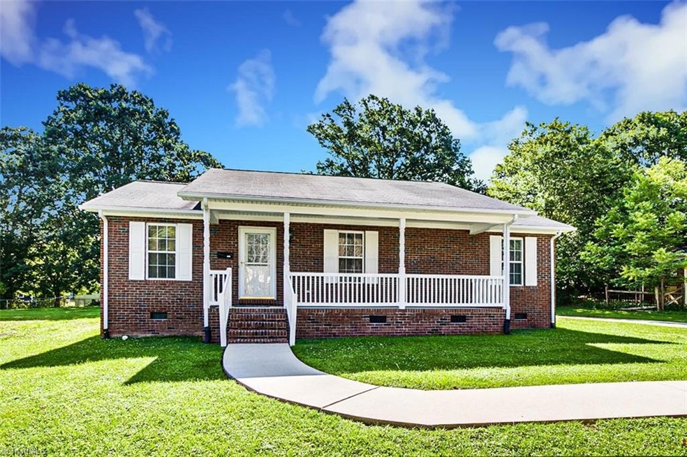 933 Macon St, Asheboro, NC 27203 - photo 1