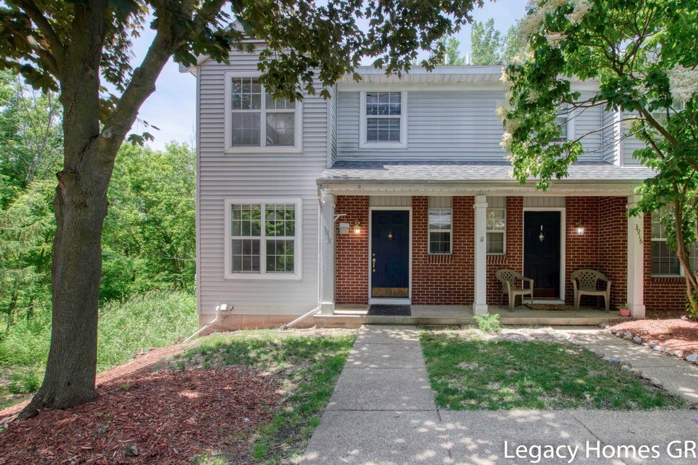 Courtyard Pl 3918-1
