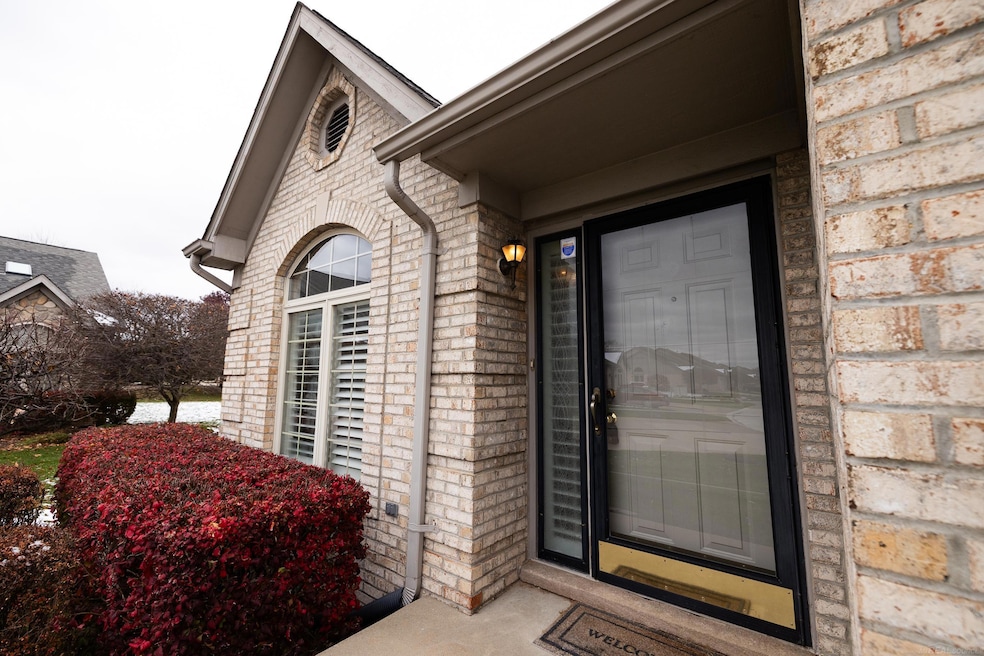 15955 Bentley Cir W, Macomb, MI 48044 - photo 1