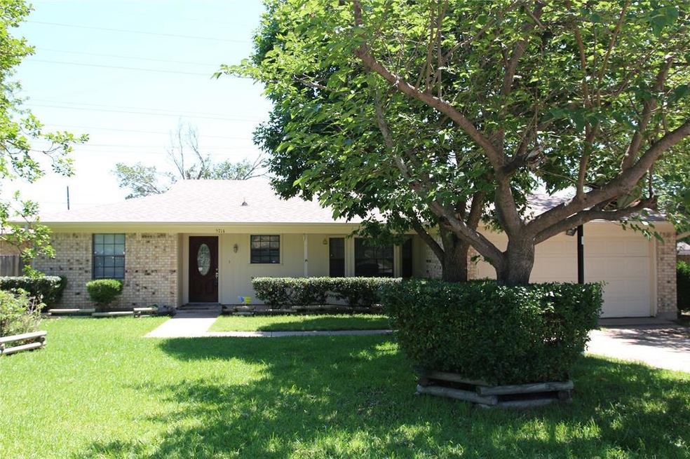 5714 Crestwood Cir E, North Richland Hills, TX 76180 - photo 1