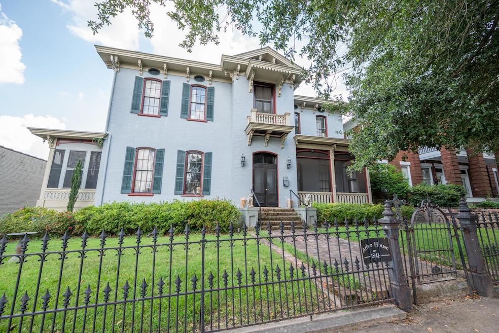 518 College St, Columbus, MS 39701 - photo 1