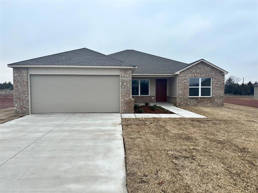 332 Starlight Dr, Shawnee, OK 74804 - photo 1