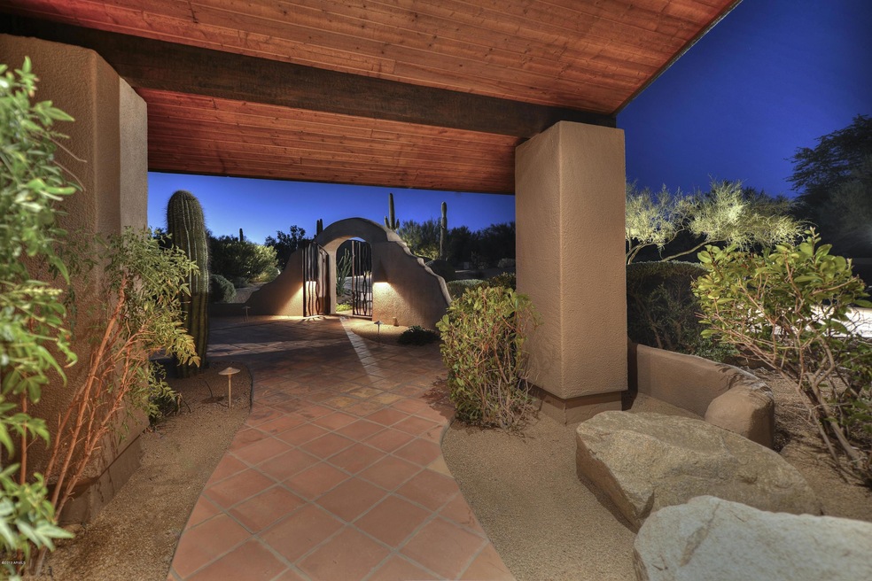 005_Entry Walkway