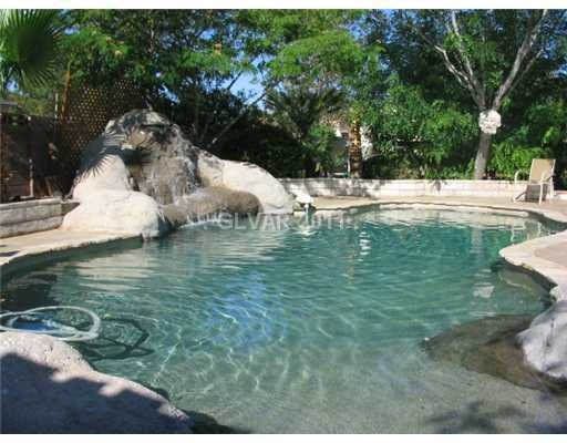 Swimming Pool/Hot Tub/Sauna.